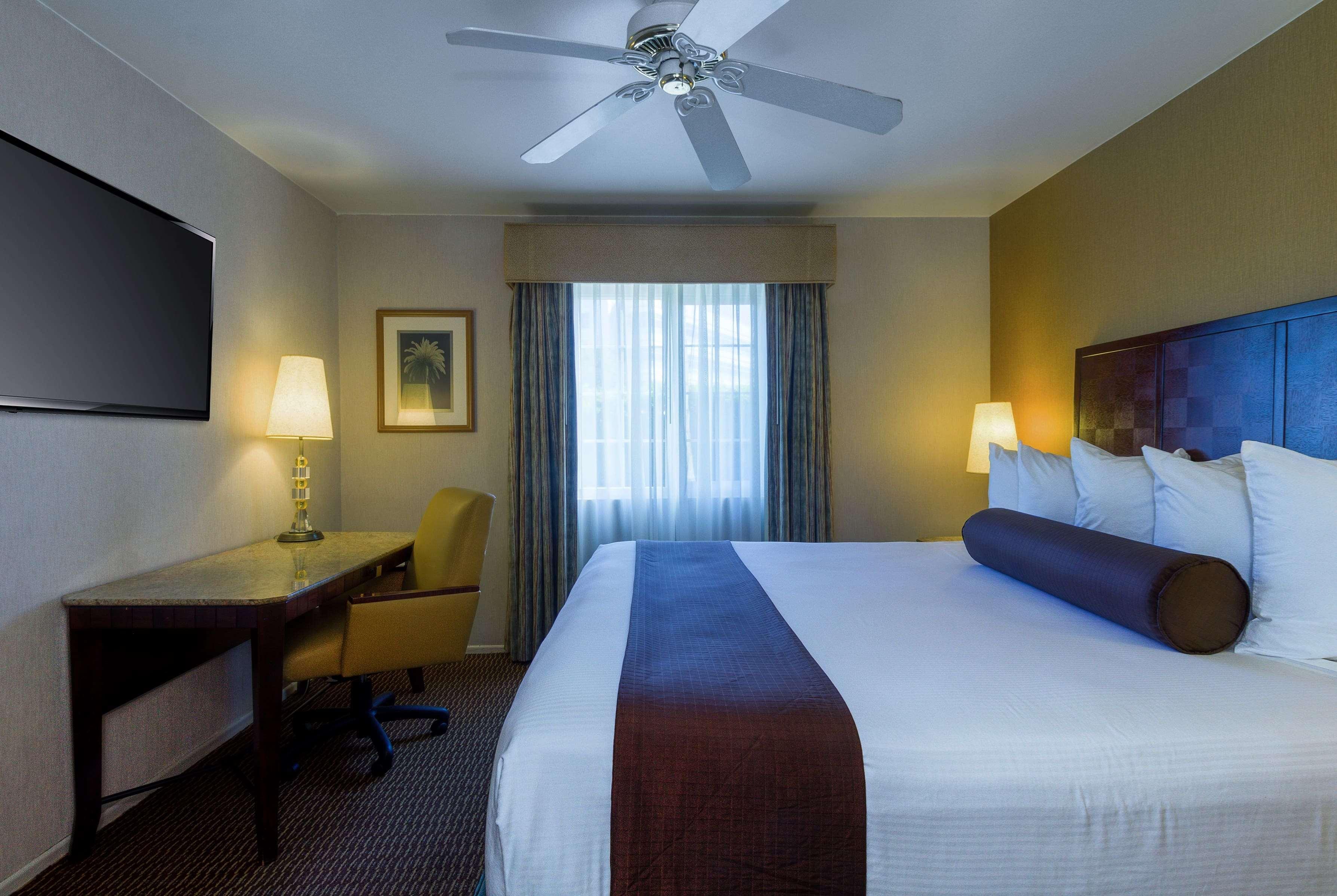 Ramada by Wyndham Costa Mesa/Newport Beach Exterior foto