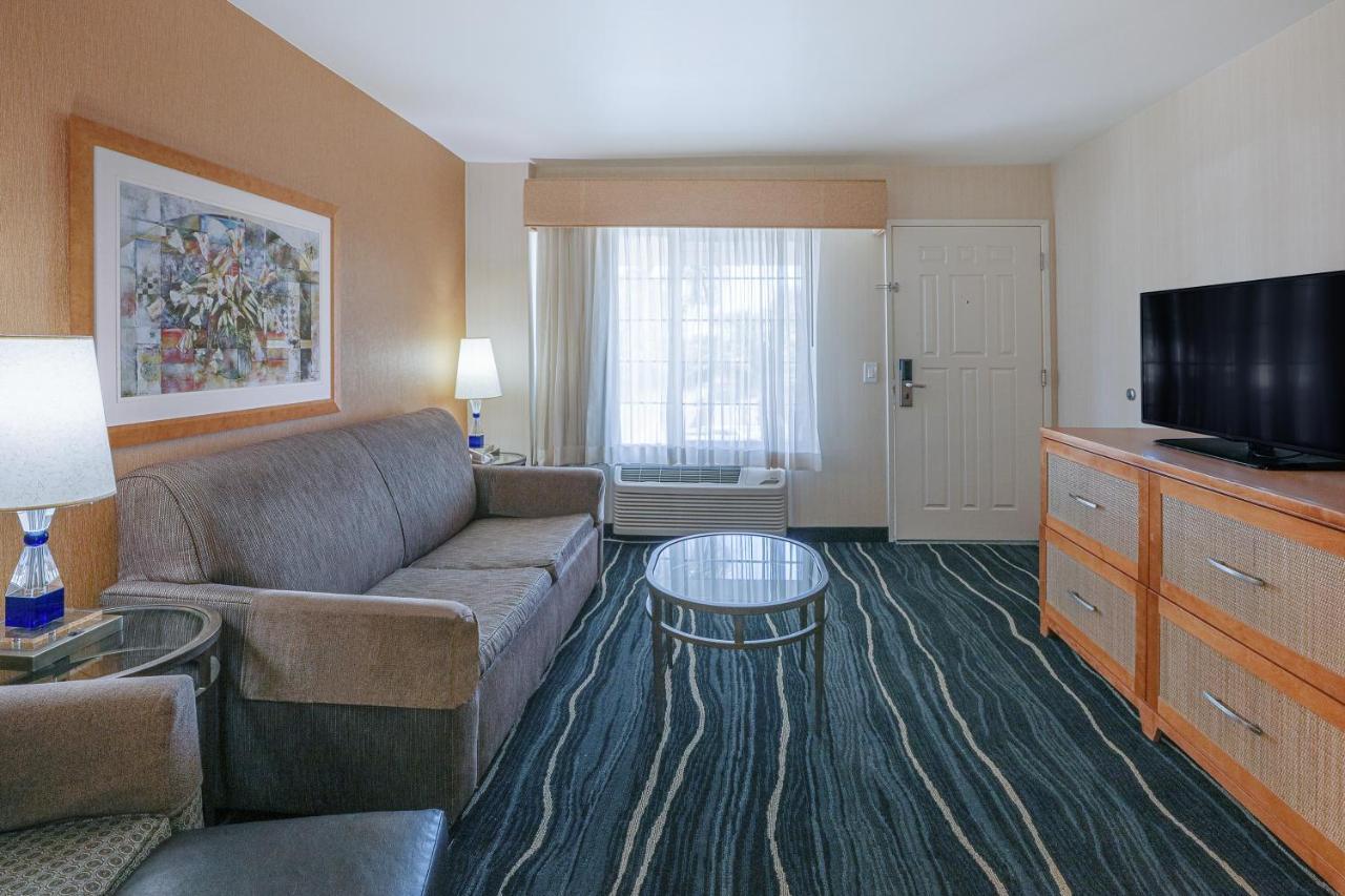 Ramada by Wyndham Costa Mesa/Newport Beach Exterior foto