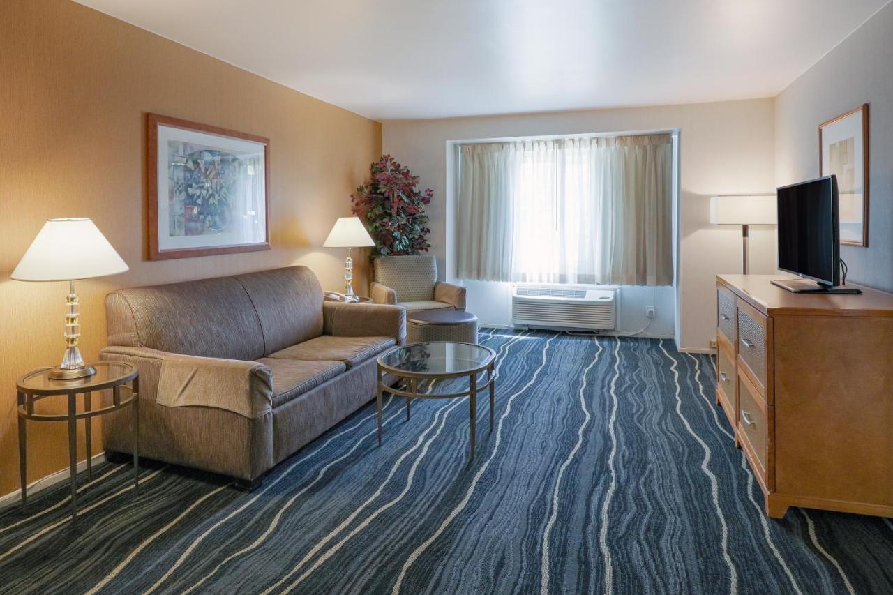 Ramada by Wyndham Costa Mesa/Newport Beach Exterior foto