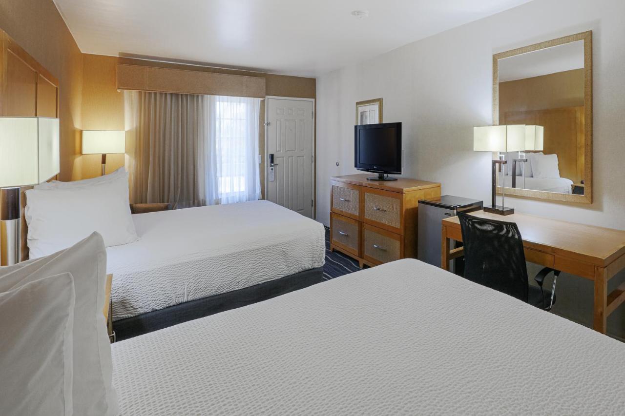 Ramada by Wyndham Costa Mesa/Newport Beach Exterior foto