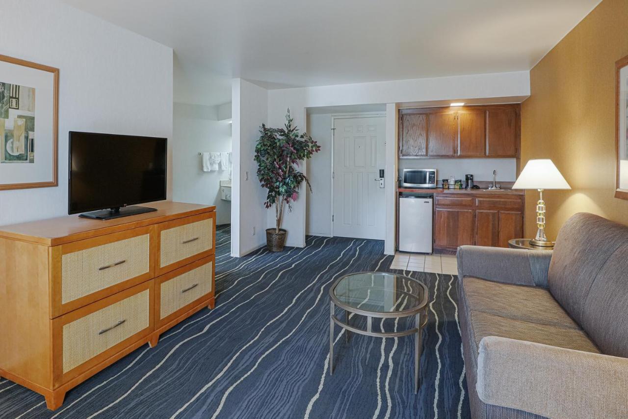 Ramada by Wyndham Costa Mesa/Newport Beach Exterior foto