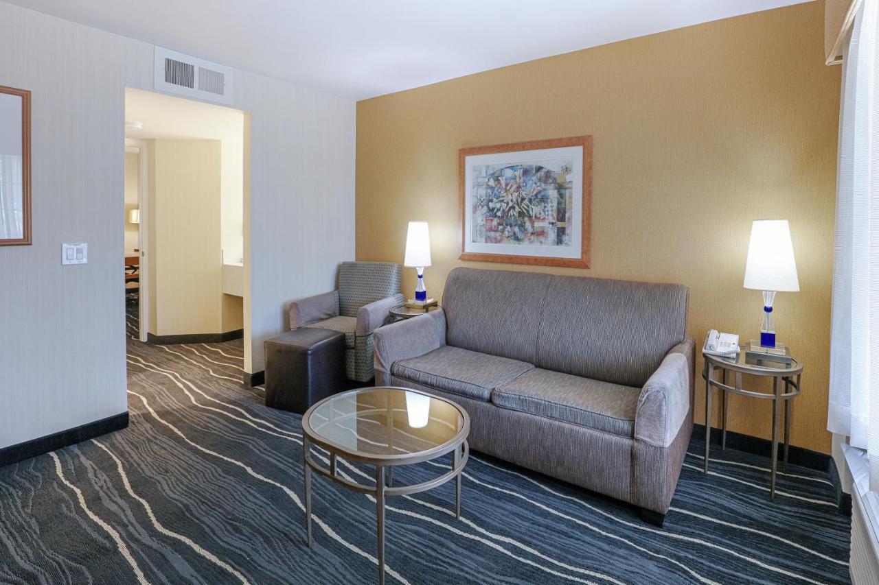 Ramada by Wyndham Costa Mesa/Newport Beach Exterior foto