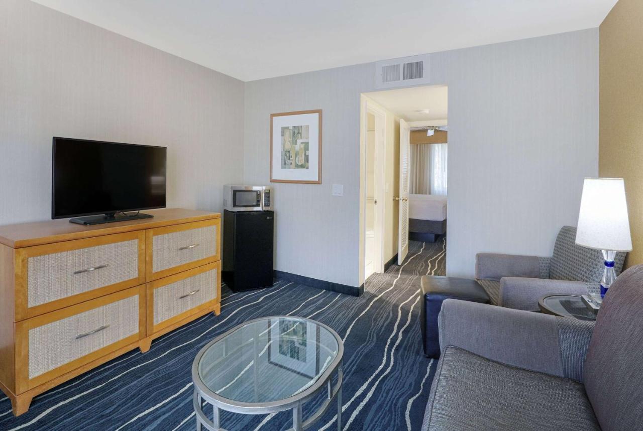 Ramada by Wyndham Costa Mesa/Newport Beach Exterior foto