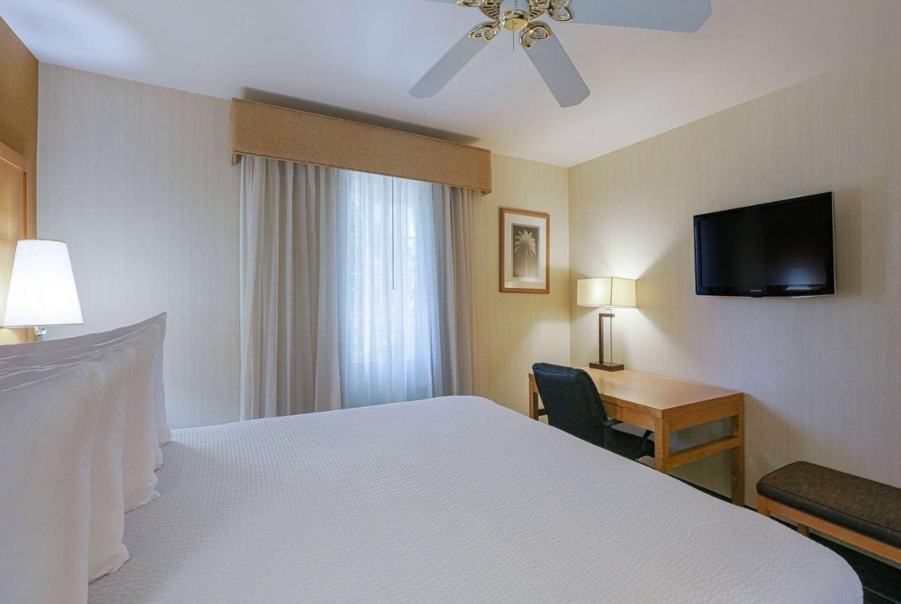 Ramada by Wyndham Costa Mesa/Newport Beach Exterior foto