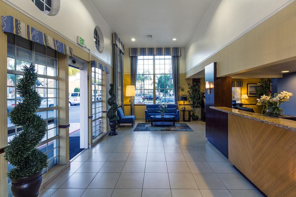 Ramada by Wyndham Costa Mesa/Newport Beach Exterior foto